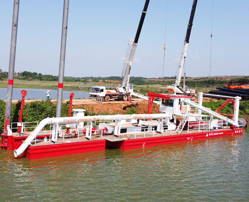 Types of Sand dredger.